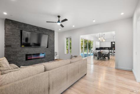 1616 Redwood Hill Road Santa Rosa CA 95404