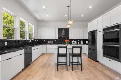 1616 Redwood Hill Road Santa Rosa CA 95404