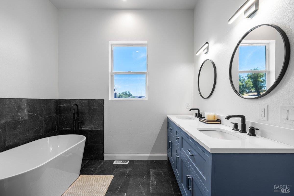 1616 Redwood Hill Road Santa Rosa CA 95404