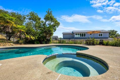 1616 Redwood Hill Road Santa Rosa CA 95404