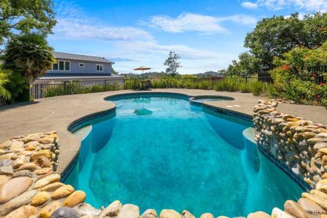 1616 Redwood Hill Road Santa Rosa CA 95404
