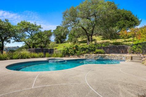 1616 Redwood Hill Road Santa Rosa CA 95404