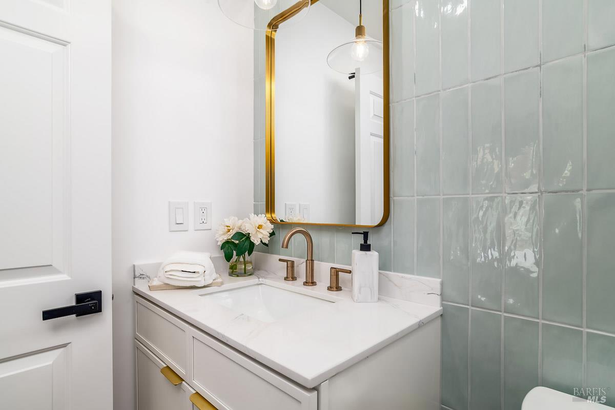 36 Capilano Drive Novato CA 94949