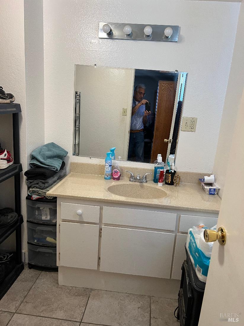 13980 Manakee Avenue Clearlake CA 95422