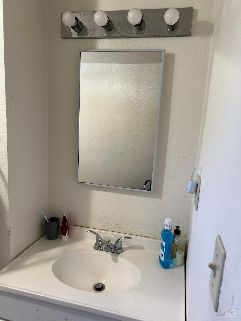 13980 Manakee Avenue Clearlake CA 95422