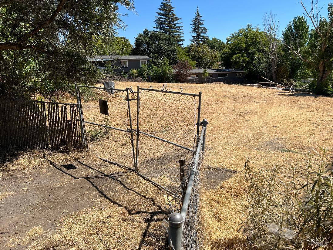 13980 Manakee Avenue Clearlake CA 95422