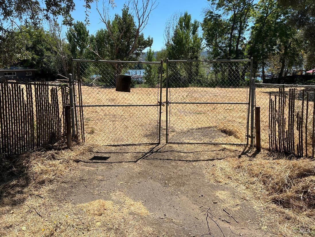 13980 Manakee Avenue Clearlake CA 95422