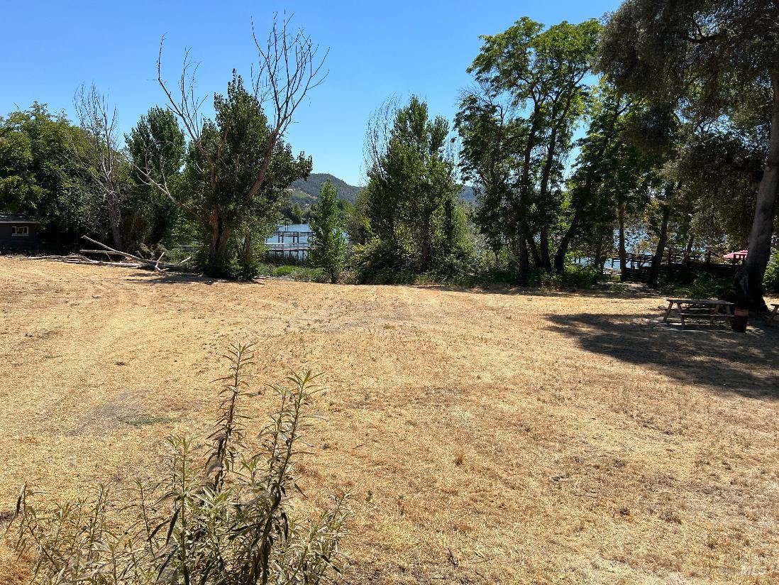 13980 Manakee Avenue Clearlake CA 95422