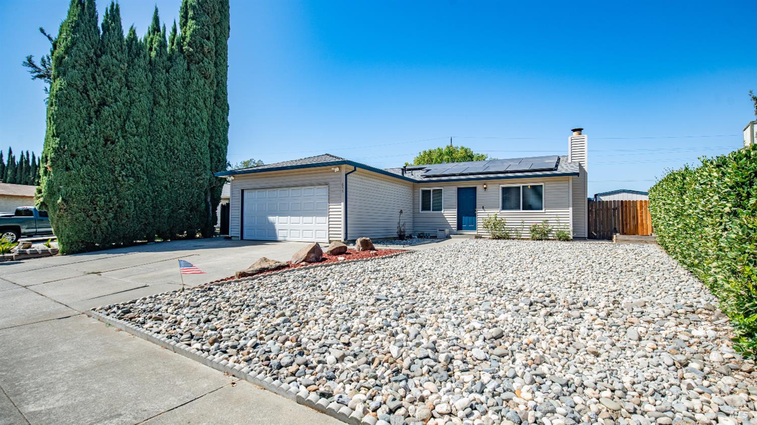 655 W Creekside Circle Dixon CA 95620