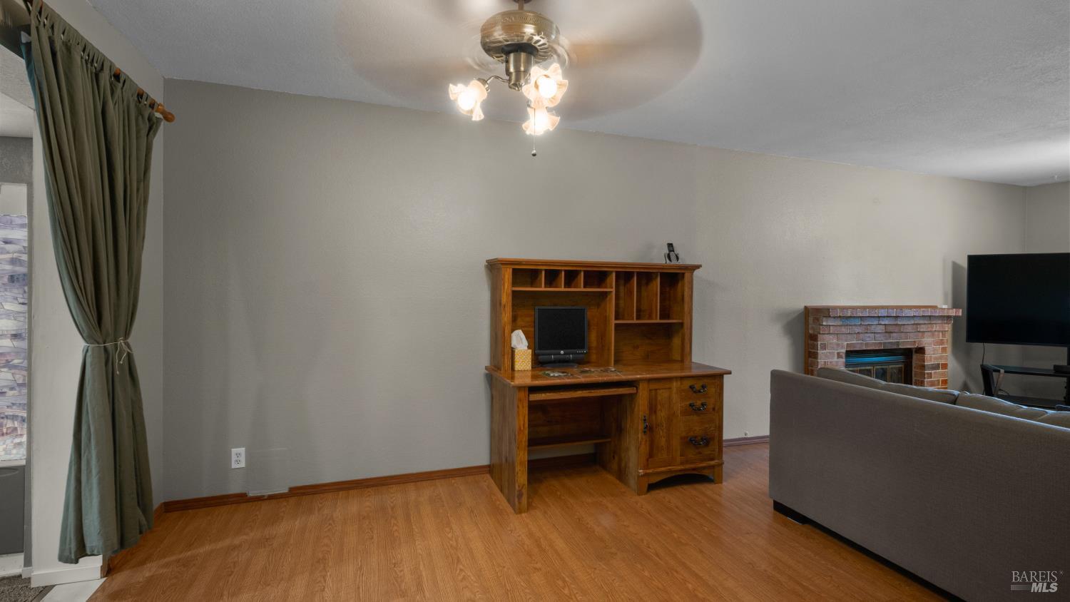 655 W Creekside Circle Dixon CA 95620