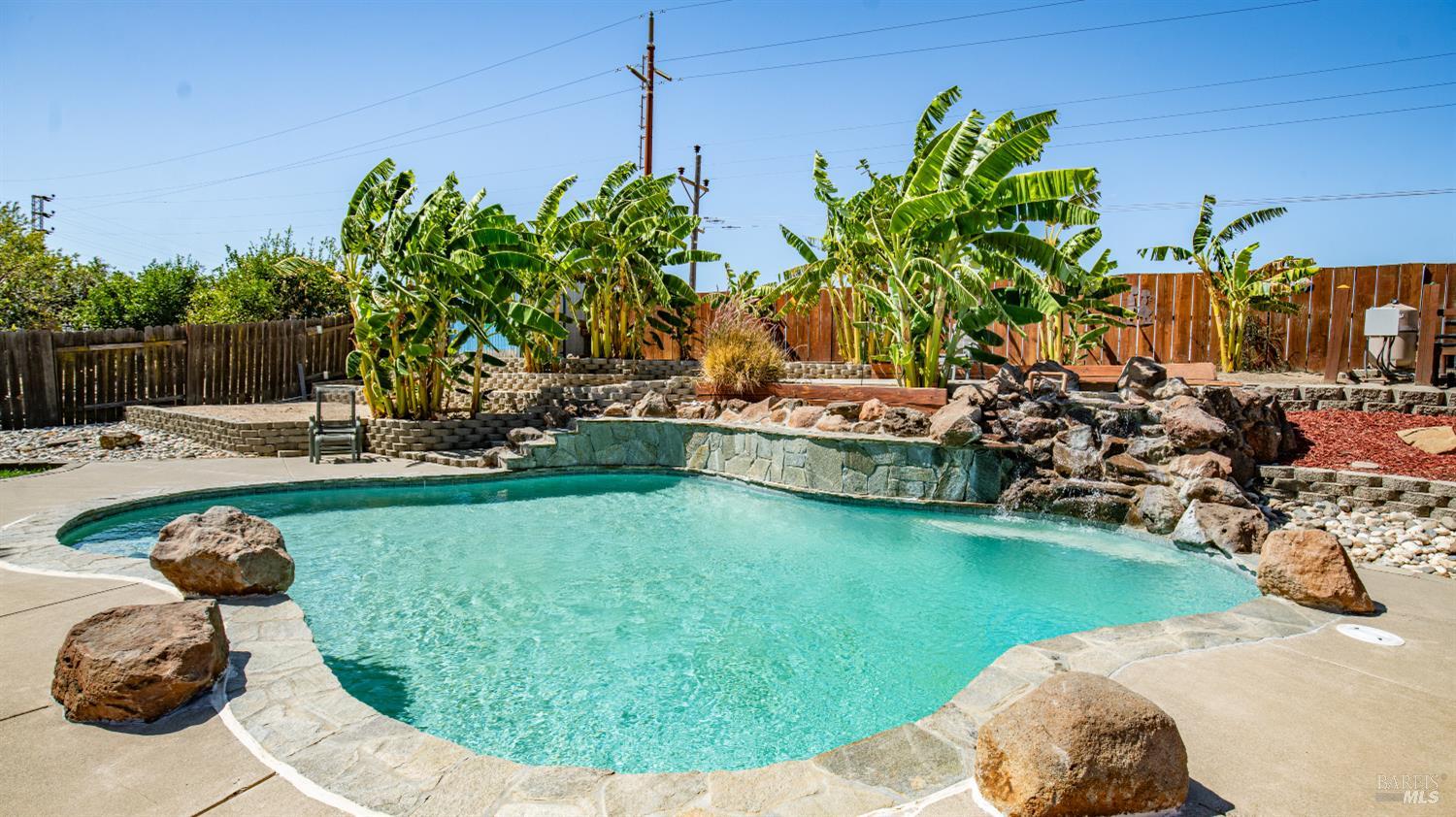 655 W Creekside Circle Dixon CA 95620
