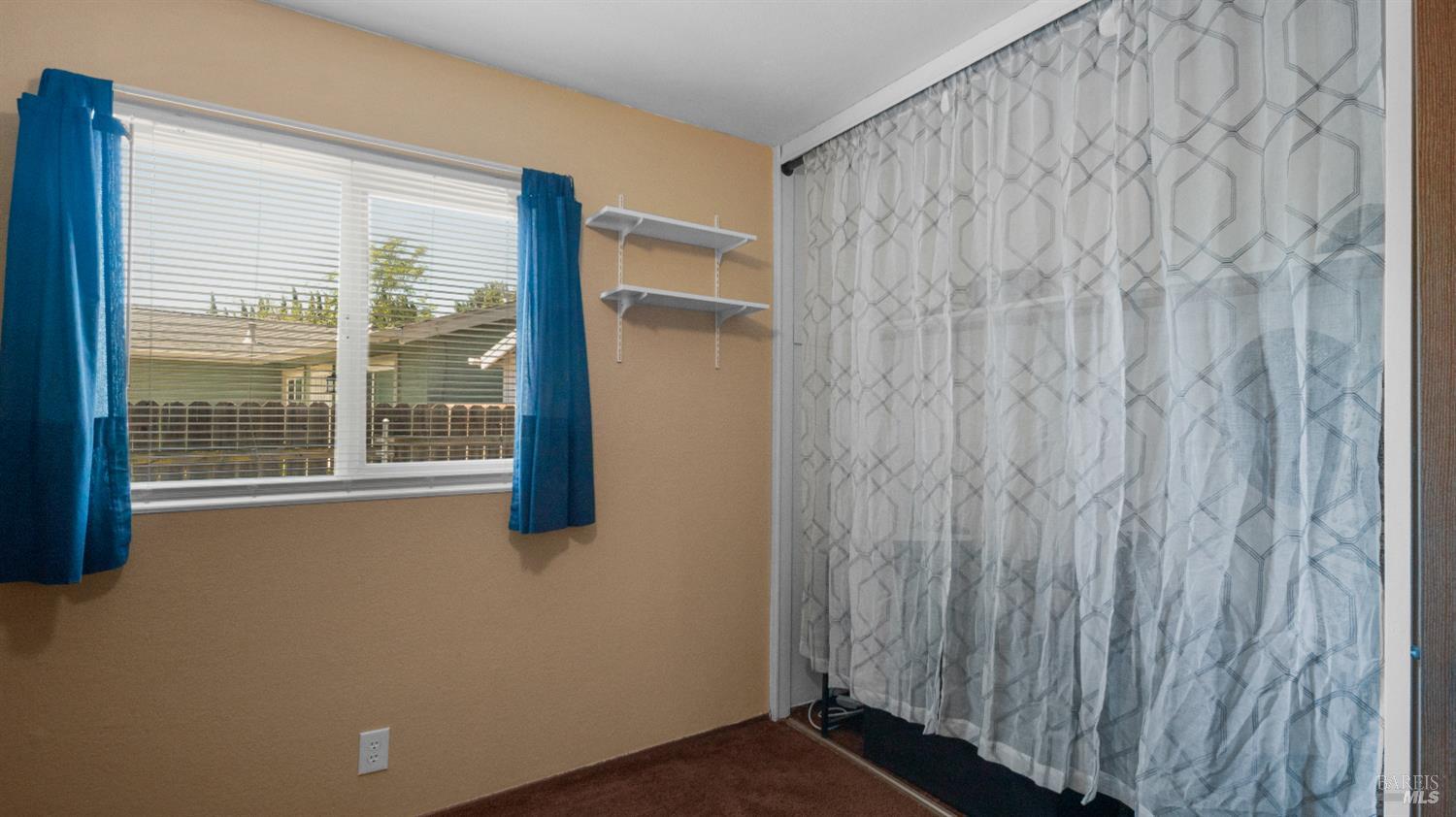 655 W Creekside Circle Dixon CA 95620