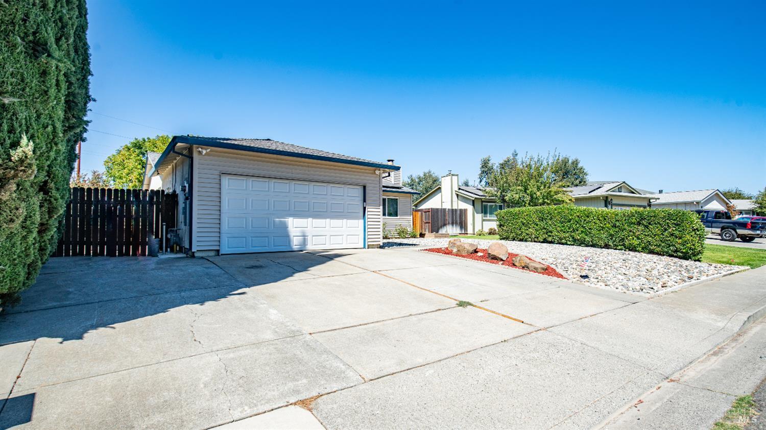 655 W Creekside Circle Dixon CA 95620