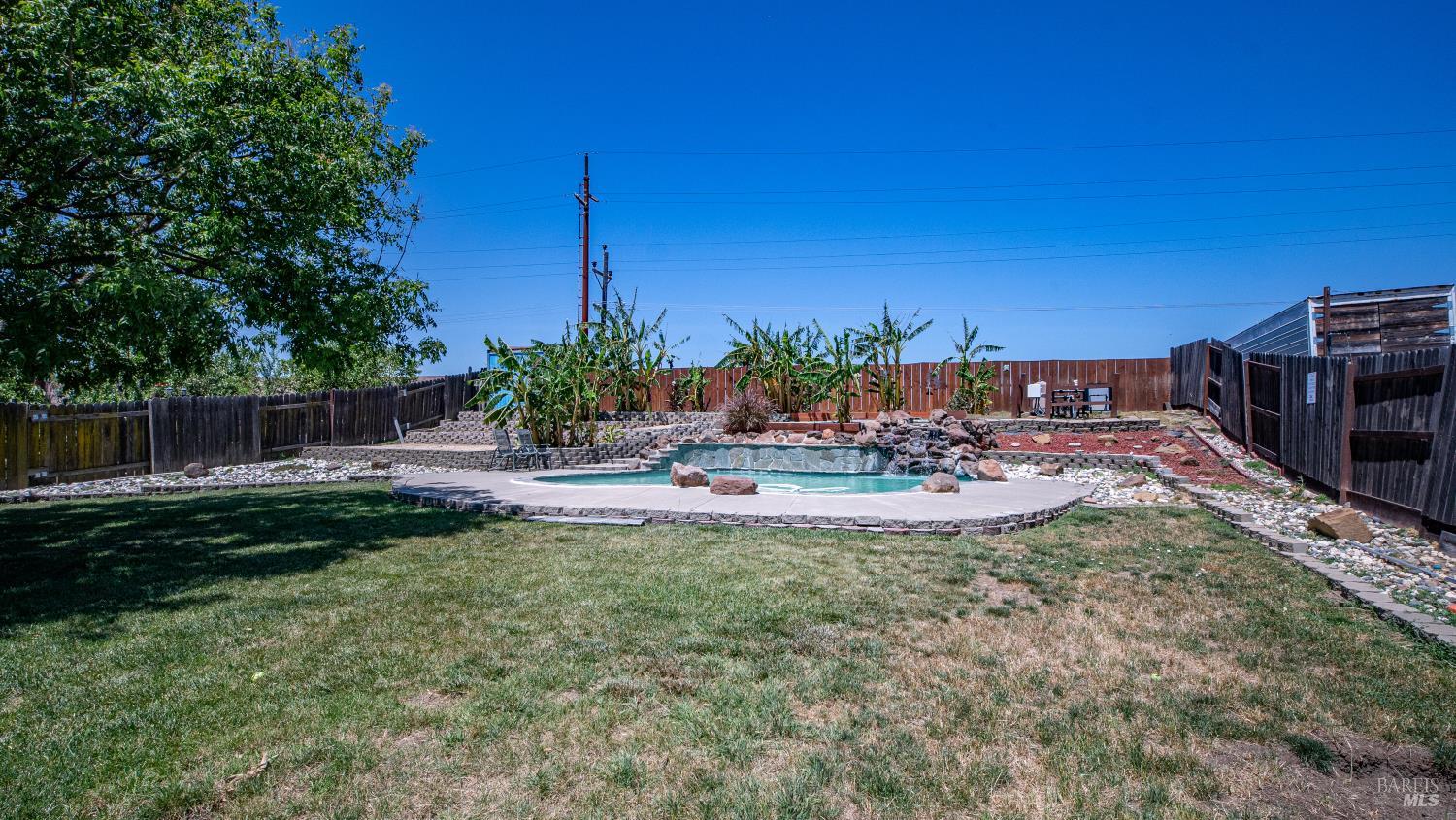 655 W Creekside Circle Dixon CA 95620
