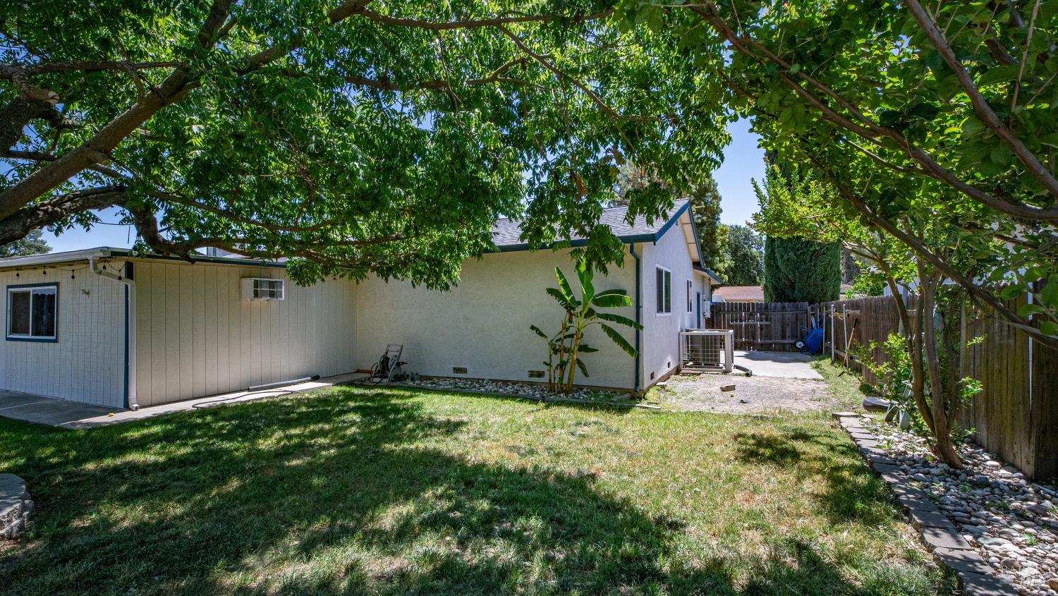 655 W Creekside Circle Dixon CA 95620