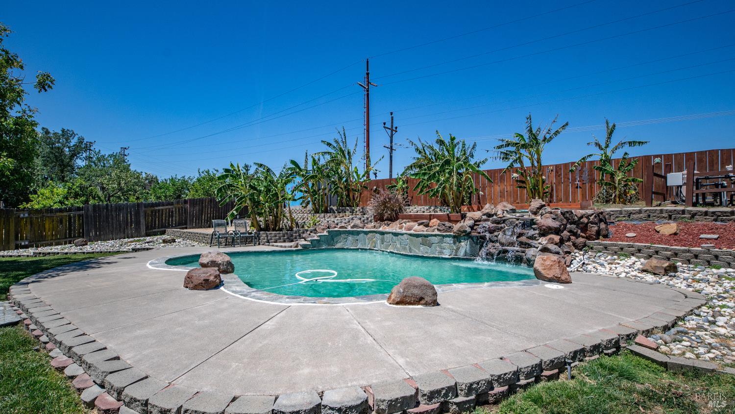 655 W Creekside Circle Dixon CA 95620