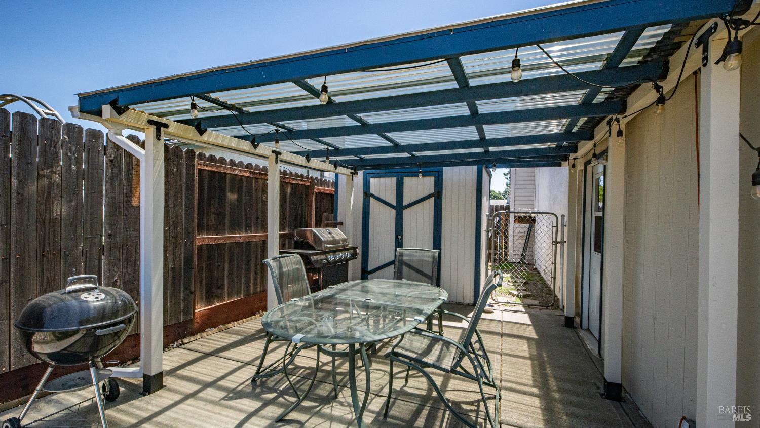 655 W Creekside Circle Dixon CA 95620