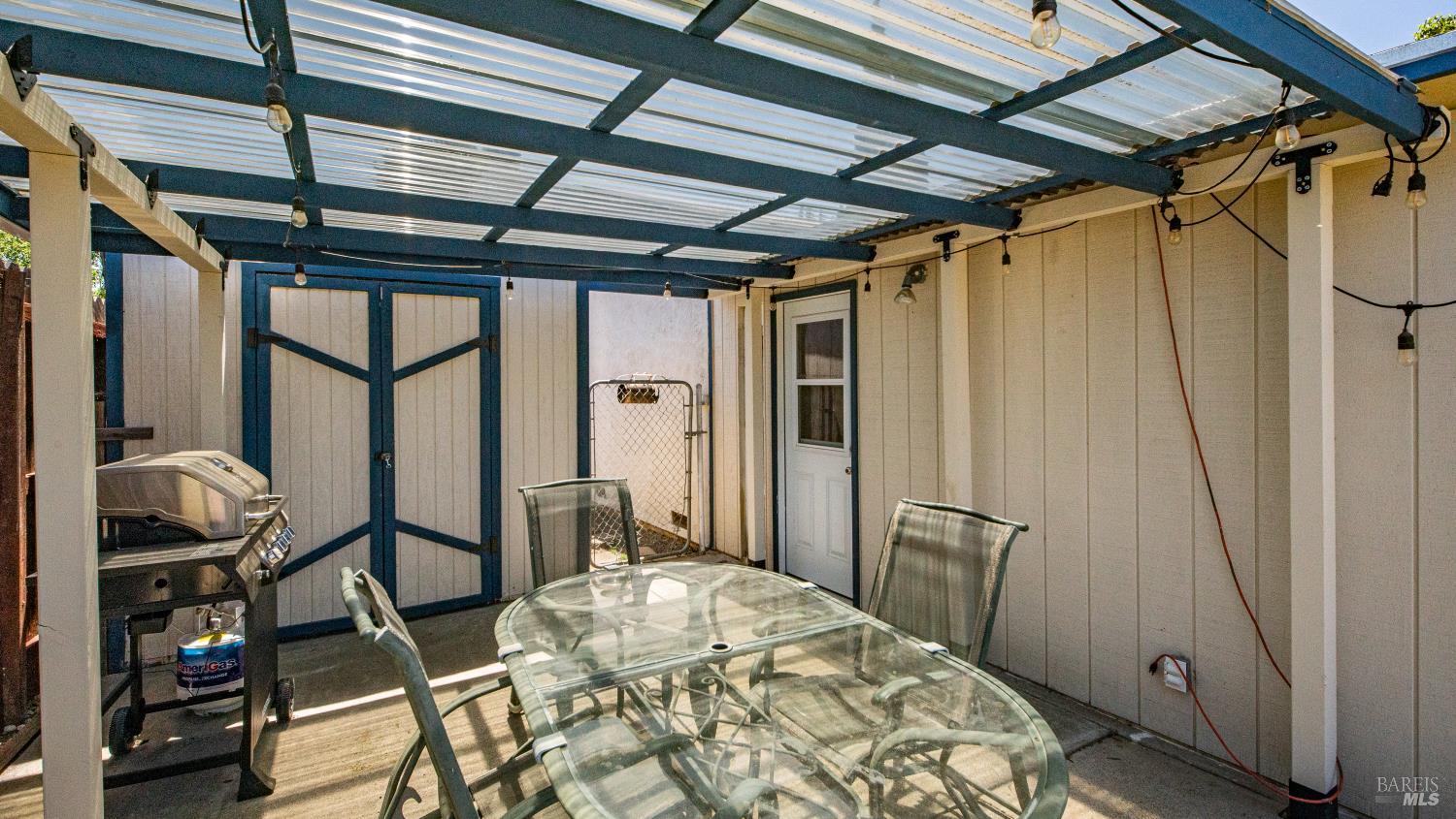 655 W Creekside Circle Dixon CA 95620