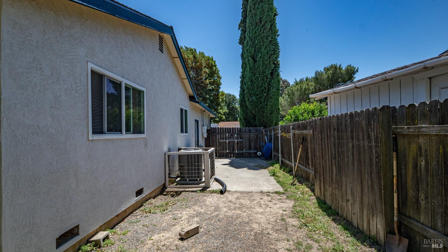 655 W Creekside Circle Dixon CA 95620