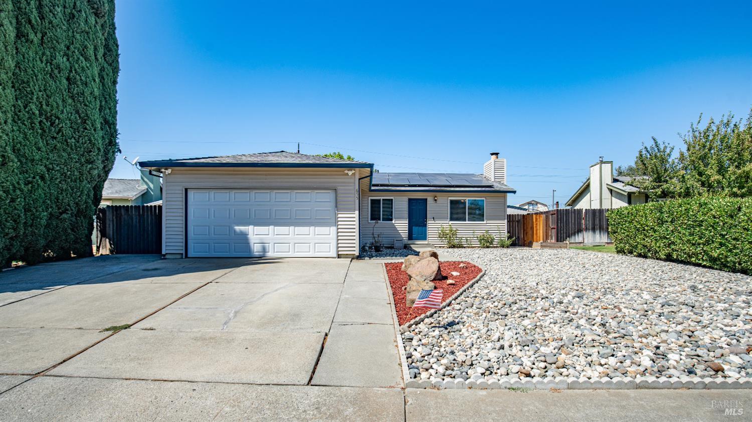 655 W Creekside Circle Dixon CA 95620