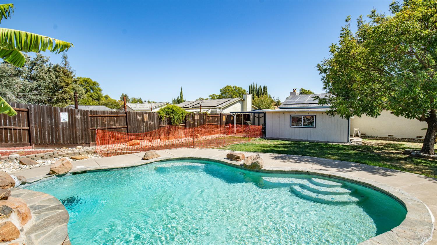 655 W Creekside Circle Dixon CA 95620