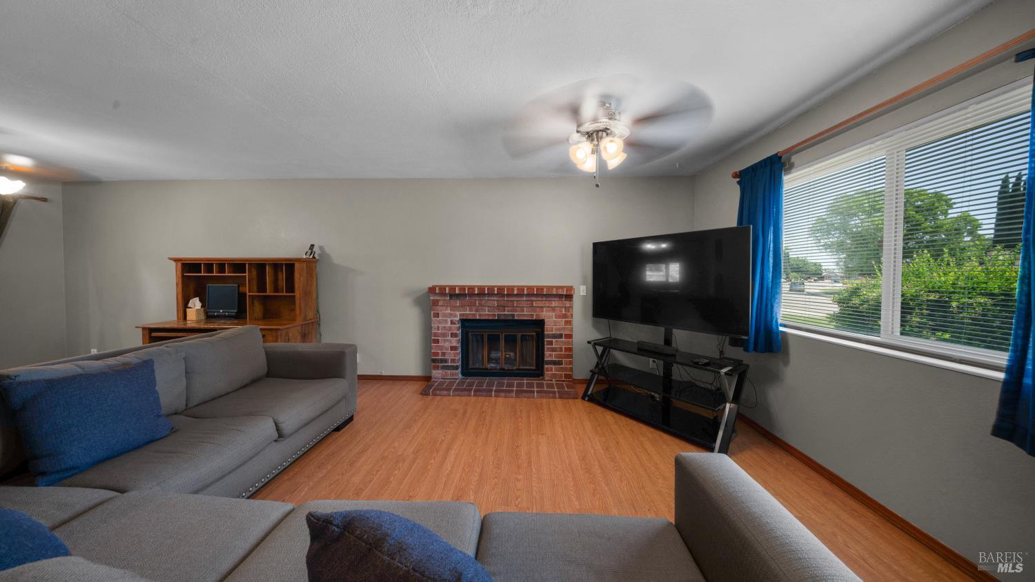 655 W Creekside Circle Dixon CA 95620