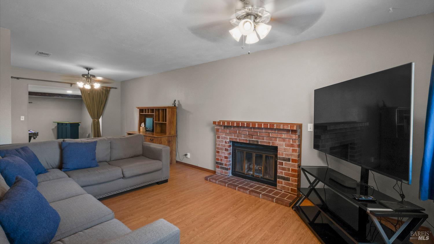 655 W Creekside Circle Dixon CA 95620