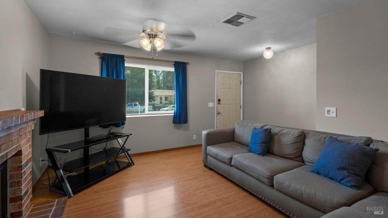 655 W Creekside Circle Dixon CA 95620