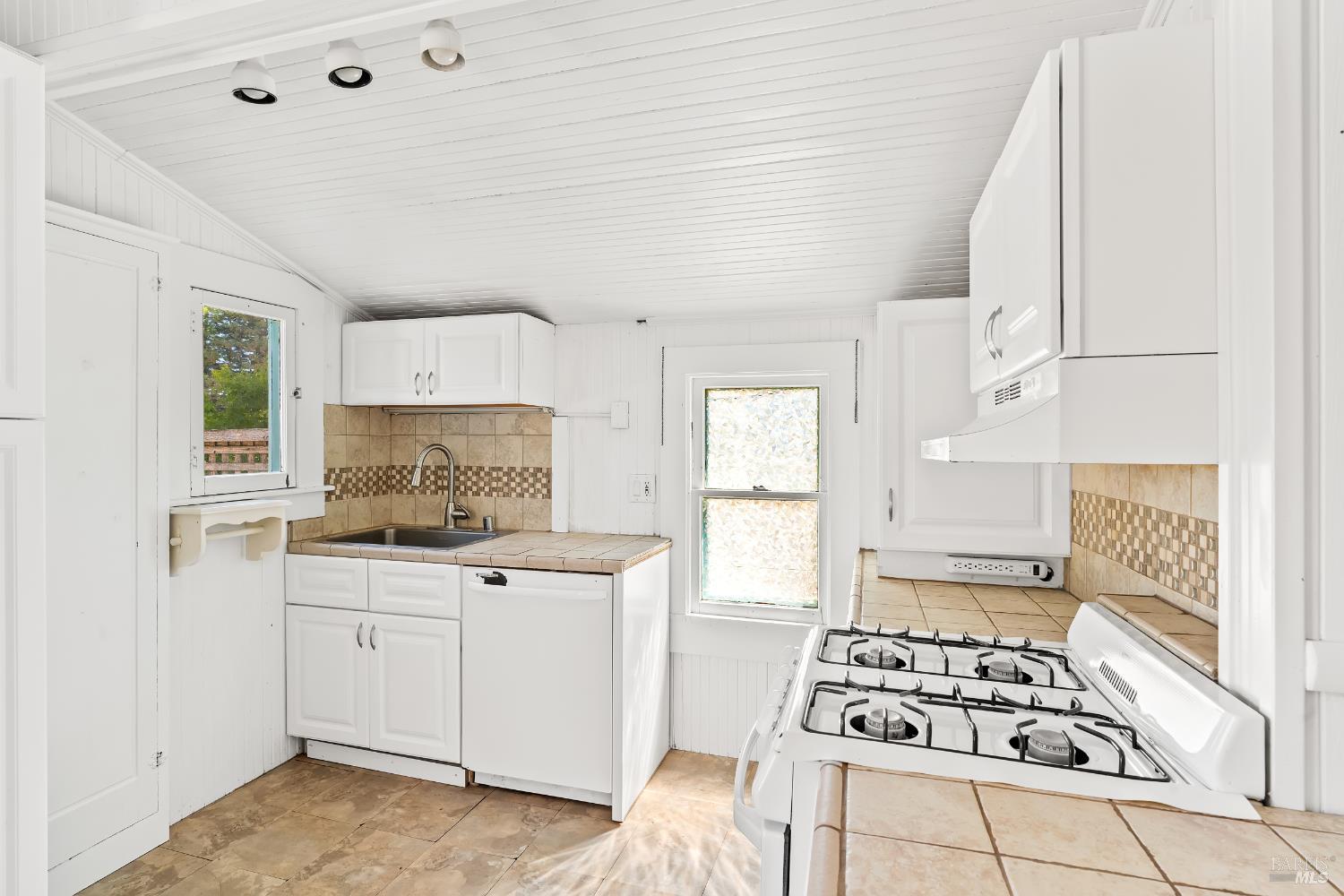 365 E Railroad Avenue Cotati CA 94931