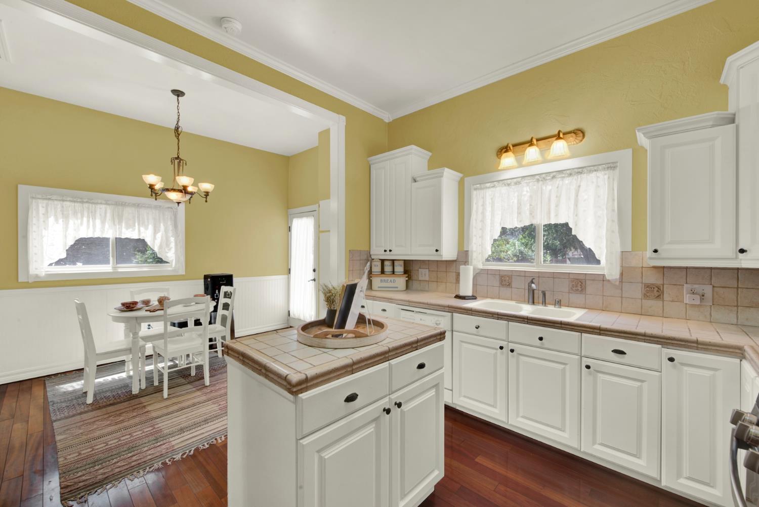 58 2nd Woodland CA 95695