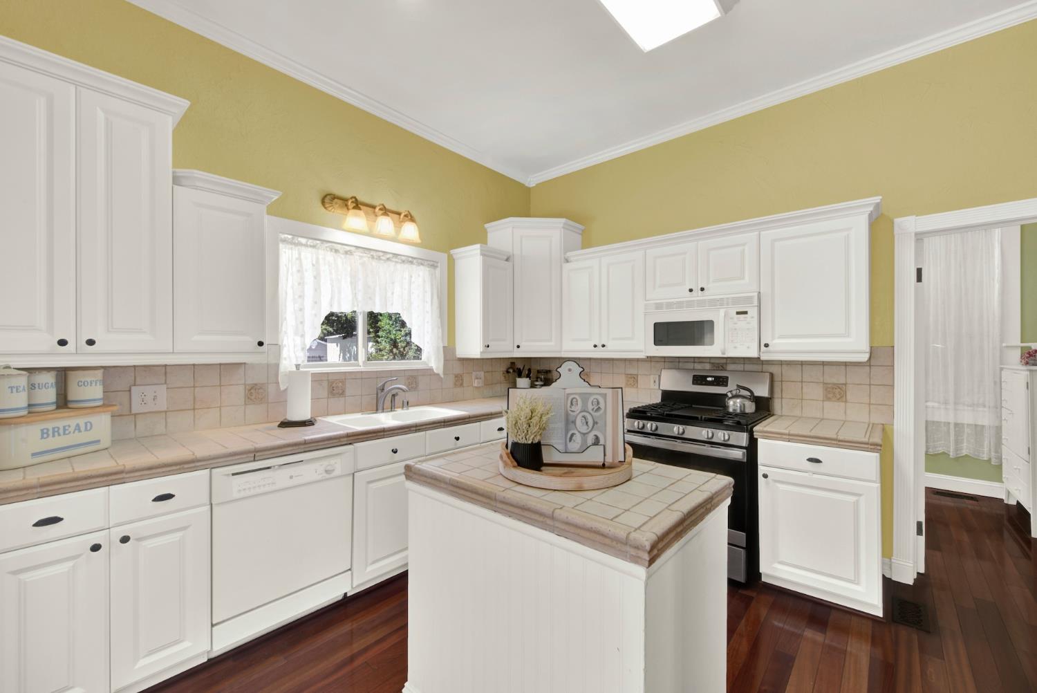 58 2nd Woodland CA 95695