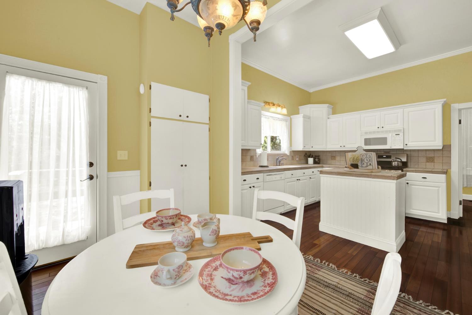 58 2nd Woodland CA 95695