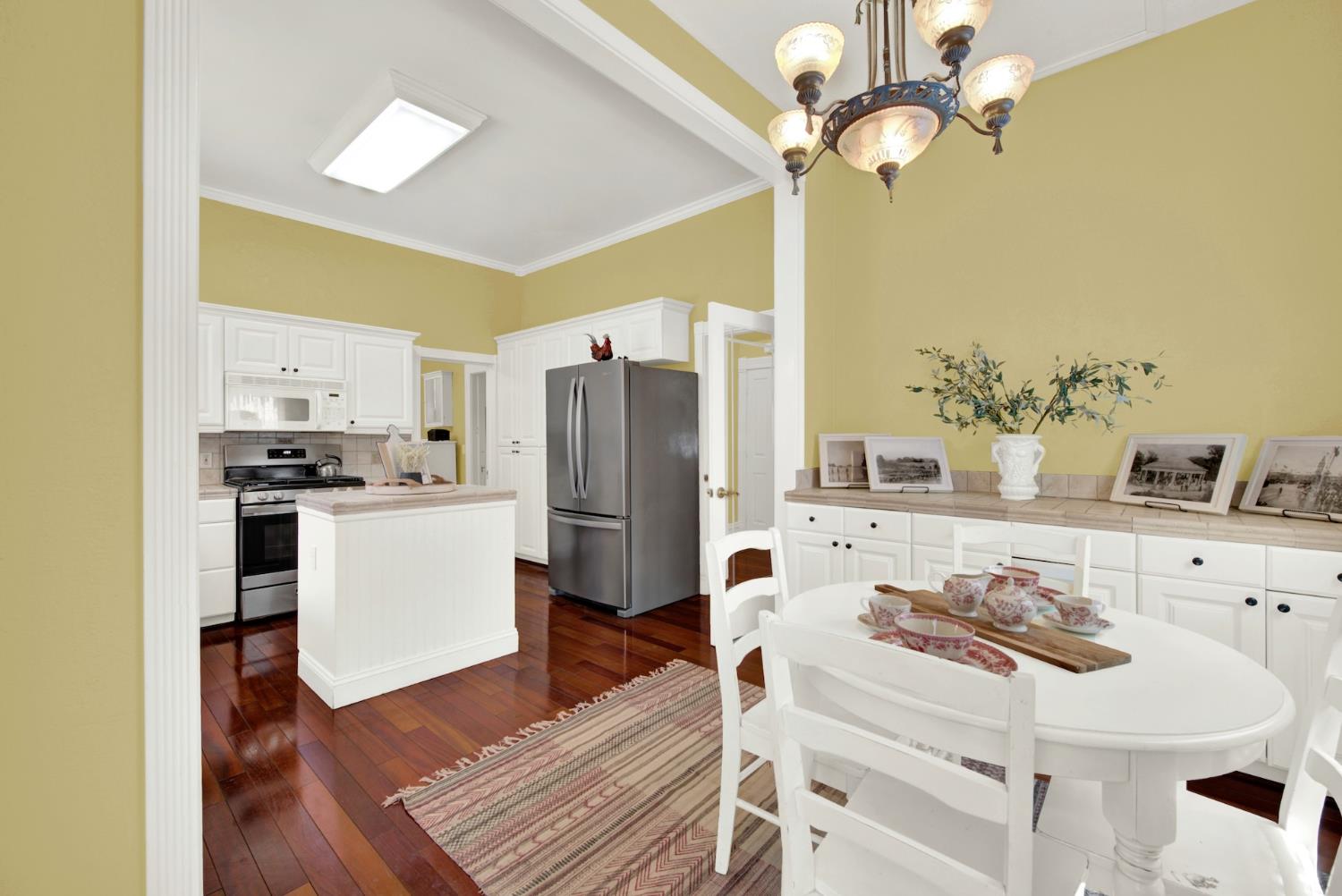 58 2nd Woodland CA 95695