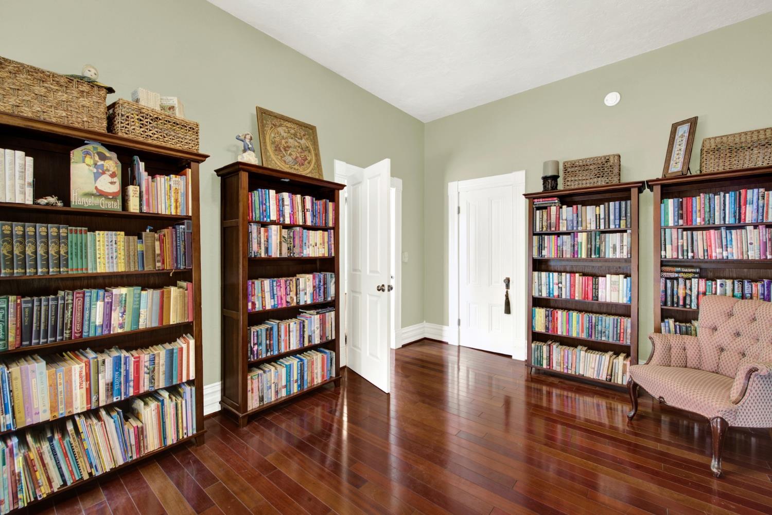 58 2nd Woodland CA 95695