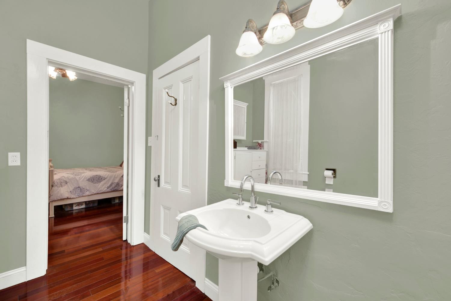 58 2nd Woodland CA 95695