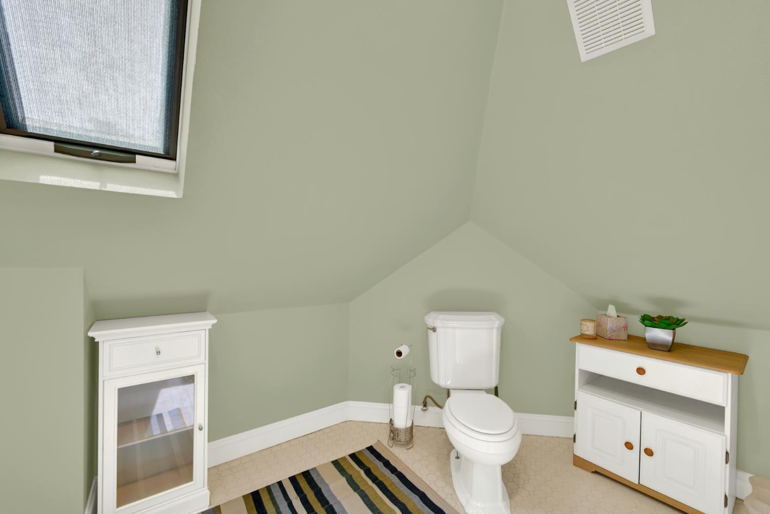 58 2nd Woodland CA 95695