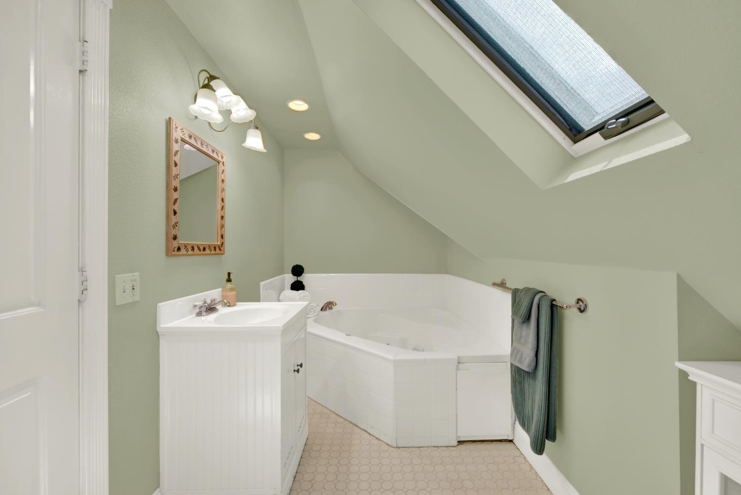 58 2nd Woodland CA 95695