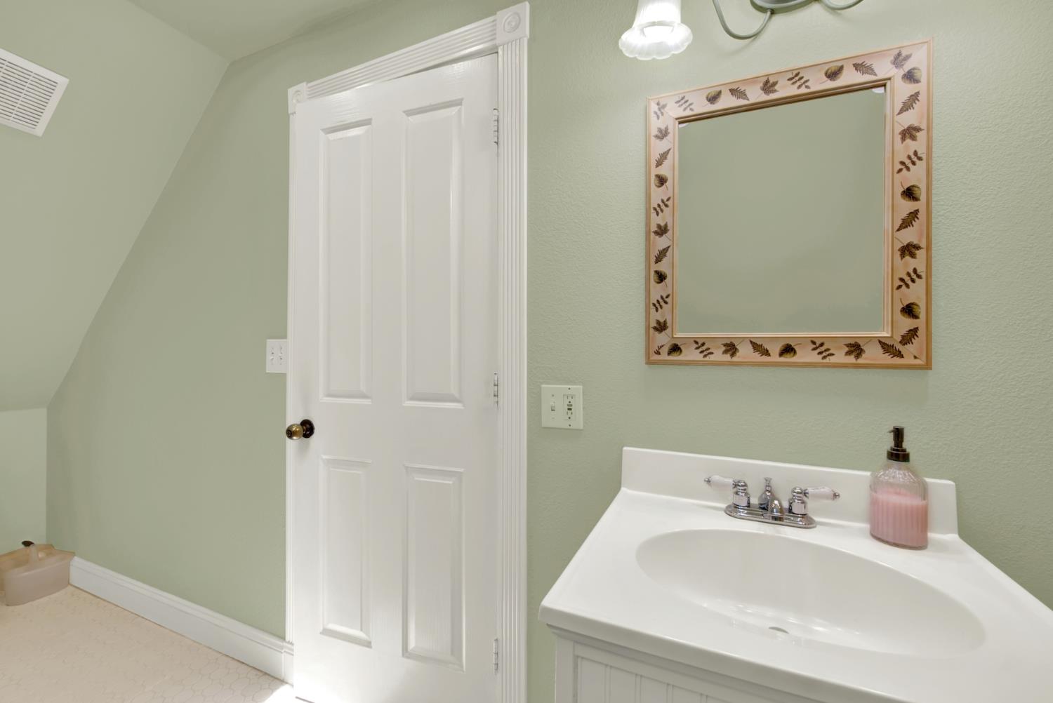 58 2nd Woodland CA 95695