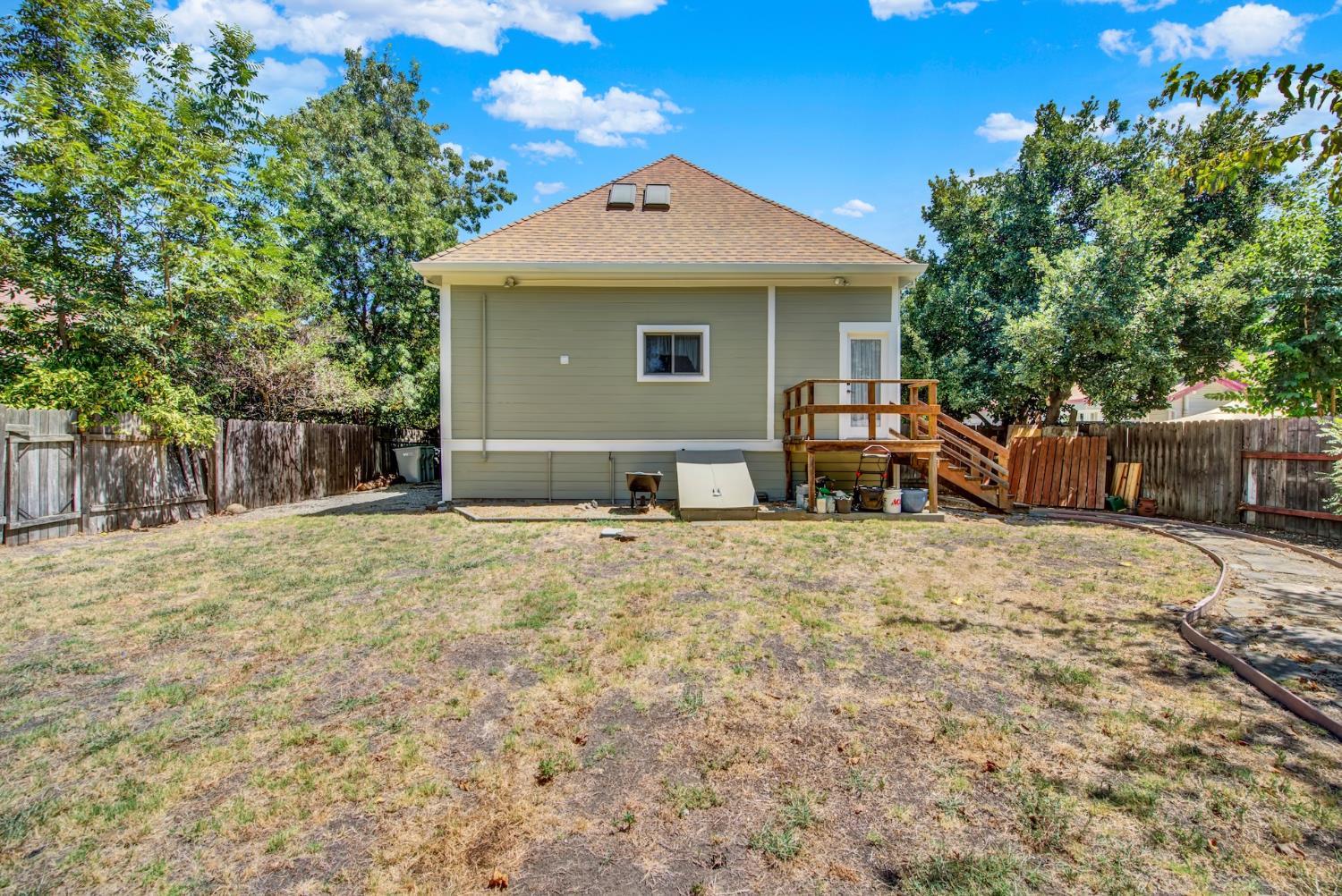 58 2nd Woodland CA 95695