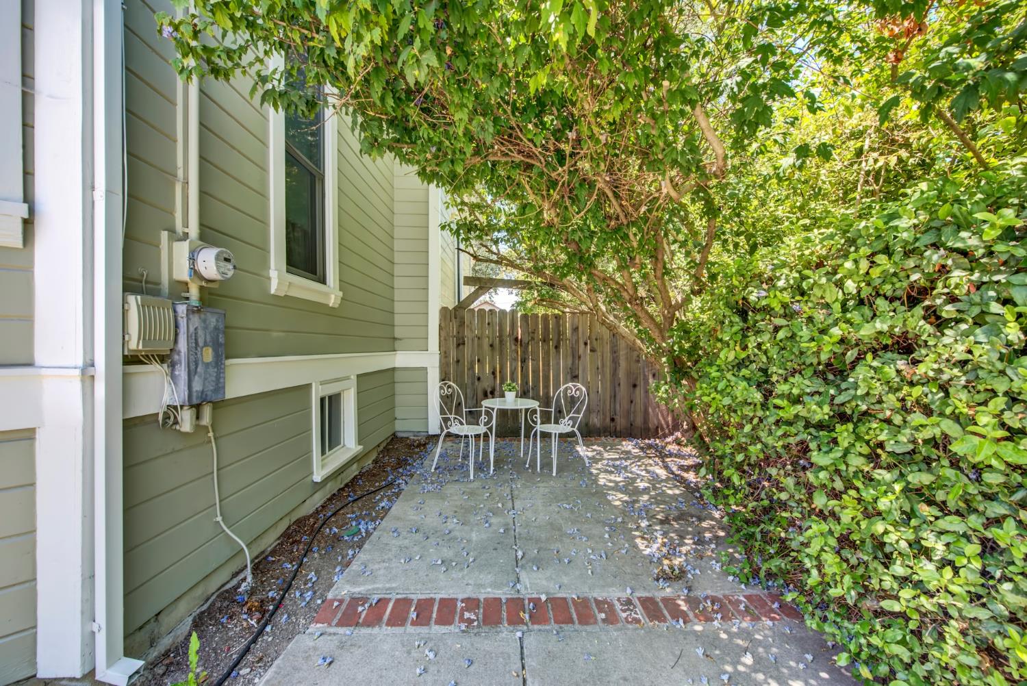 58 2nd Woodland CA 95695