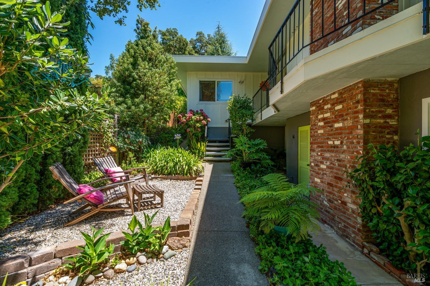 1664 Meek Avenue Napa CA 94559