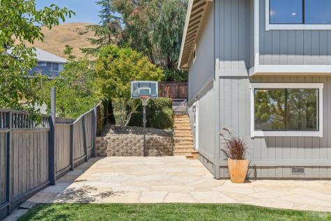 212 San Ramon Way Novato CA 94945