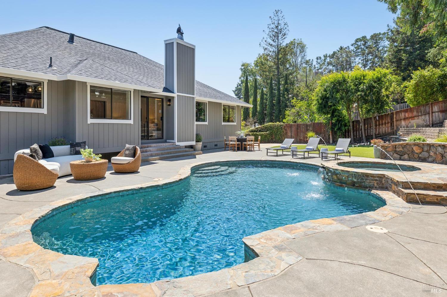 212 San Ramon Way Novato CA 94945