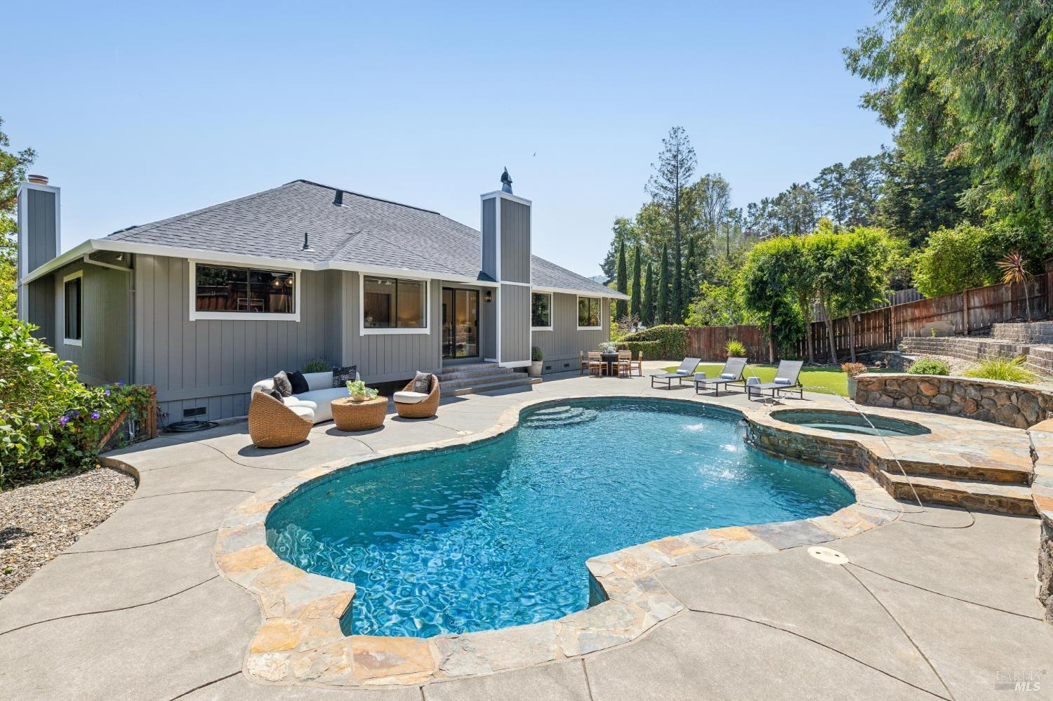 212 San Ramon Way Novato CA 94945
