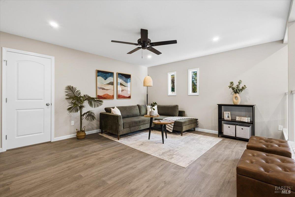 492 Albert Way Petaluma CA 94954