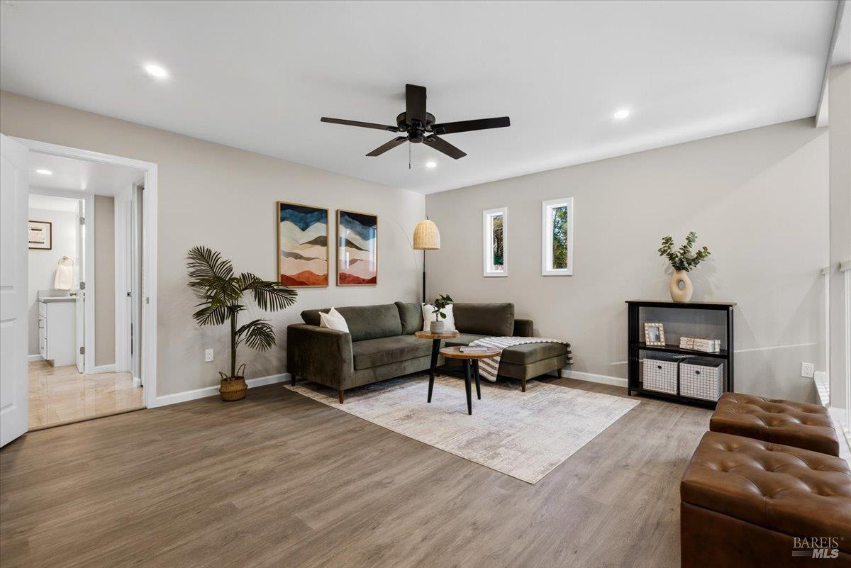 492 Albert Way Petaluma CA 94954
