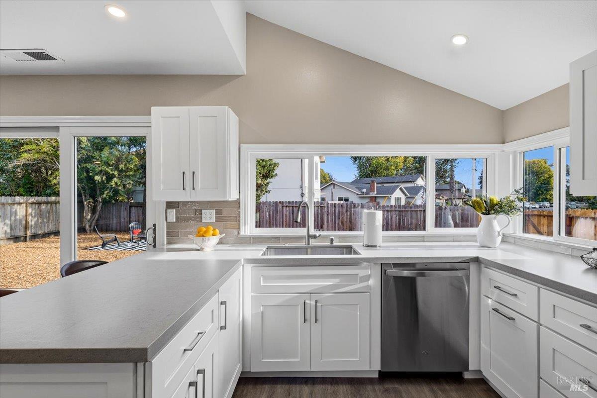 492 Albert Way Petaluma CA 94954