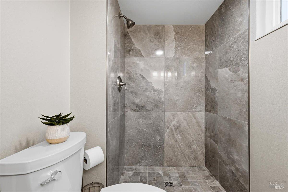 492 Albert Way Petaluma CA 94954
