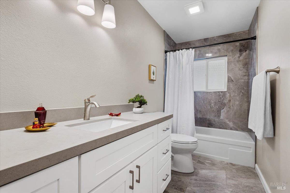 492 Albert Way Petaluma CA 94954