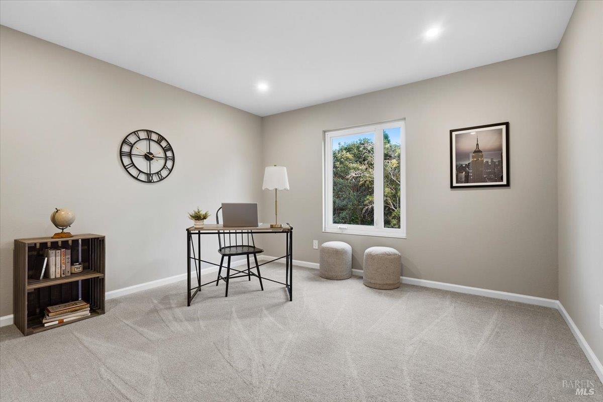 492 Albert Way Petaluma CA 94954